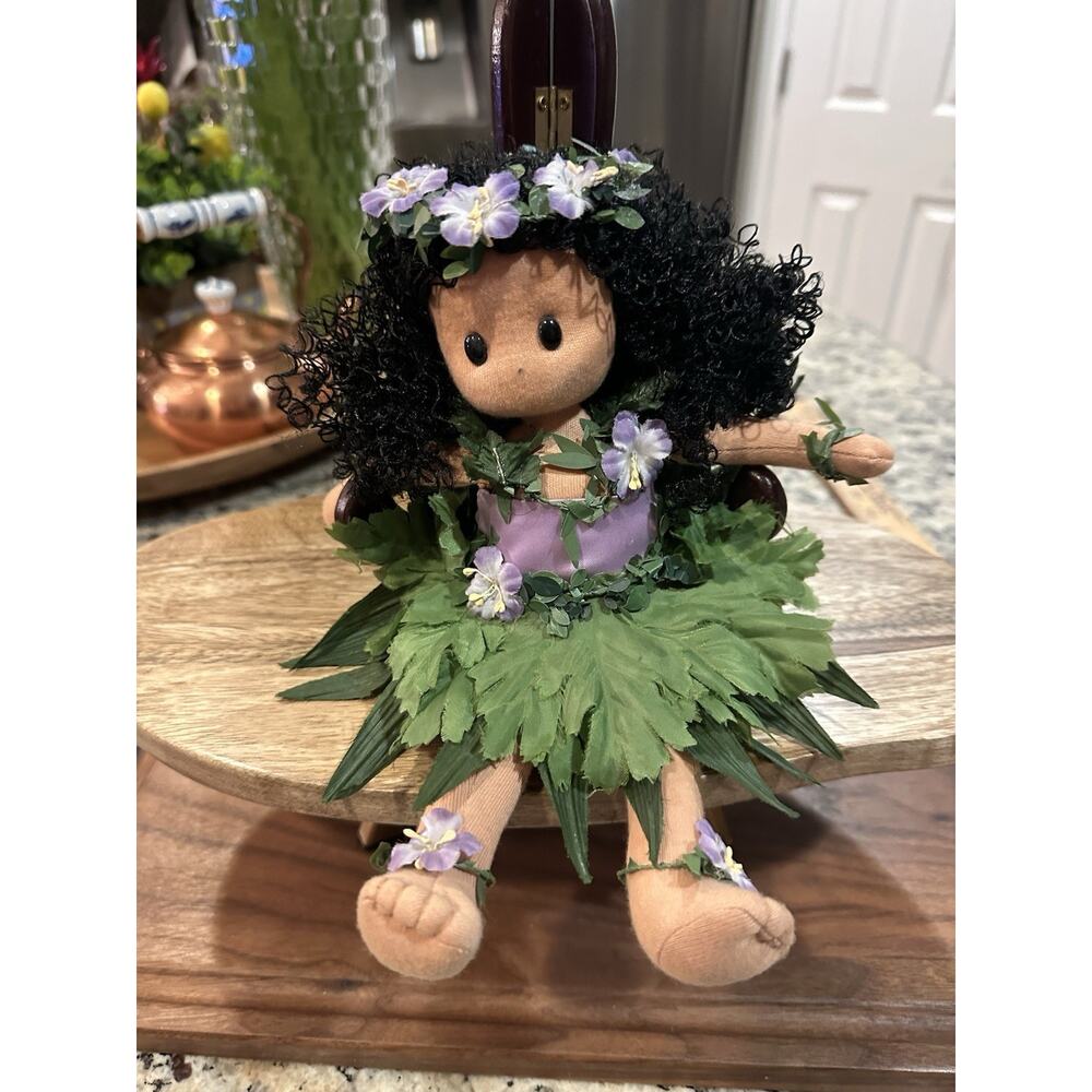 Green Tree Musical Doll Hawaiian Wind Up Shelf Sitter Plays Aloha Oe